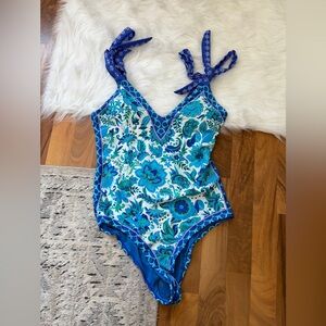 Beach Riot Blue Floral Adult One Piece (XL) NWOT- has protective liner in place